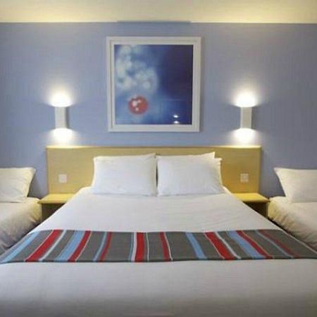 Travelodge Міддлвіч Екстер'єр фото